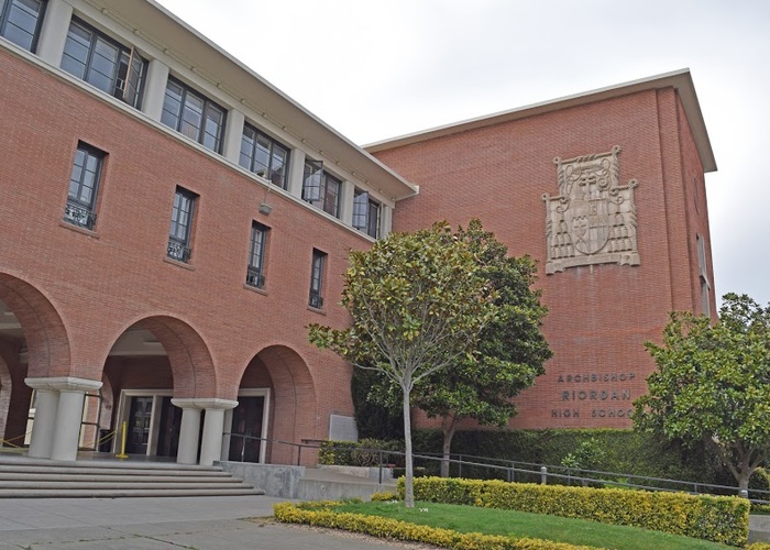 Archbishop Riordan High School 전경