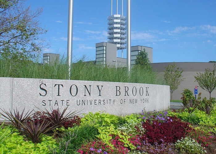 Stony Brook University 정문