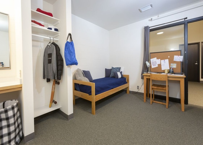 세인트 존스 프랩 Saint John’s Prep dormitory