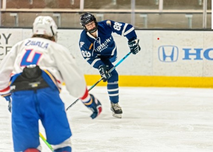 아이스하키하는 학생들