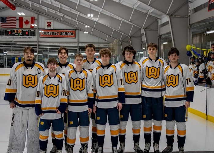 Woodstock Academy 아이스하키팀