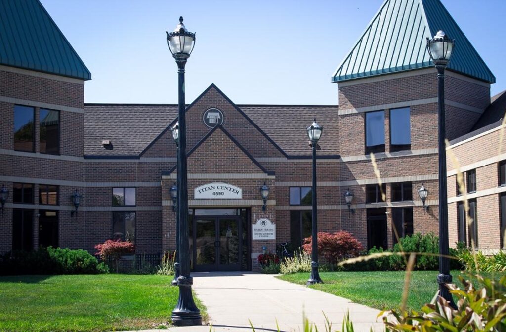 미시간 루터란 고등학교 Michigan Lutheran High School features