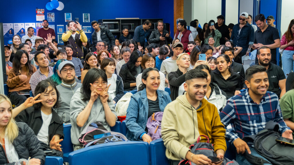 코너스톤 컬리지 학생들