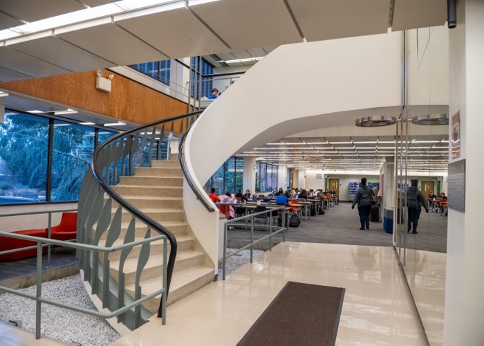 아델파이 대학교 Adelphi University 로비