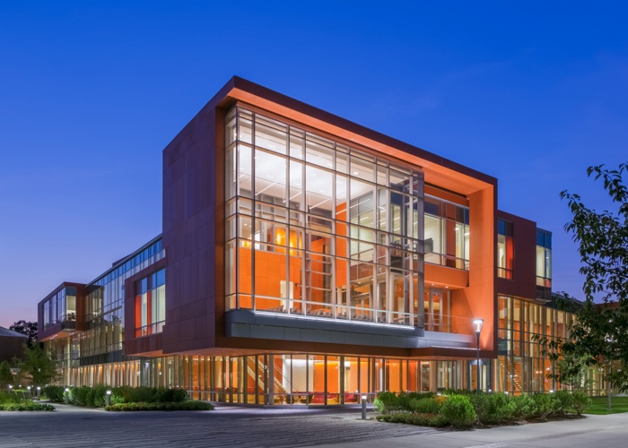 아델파이 대학교 Adelphi University 빌딩