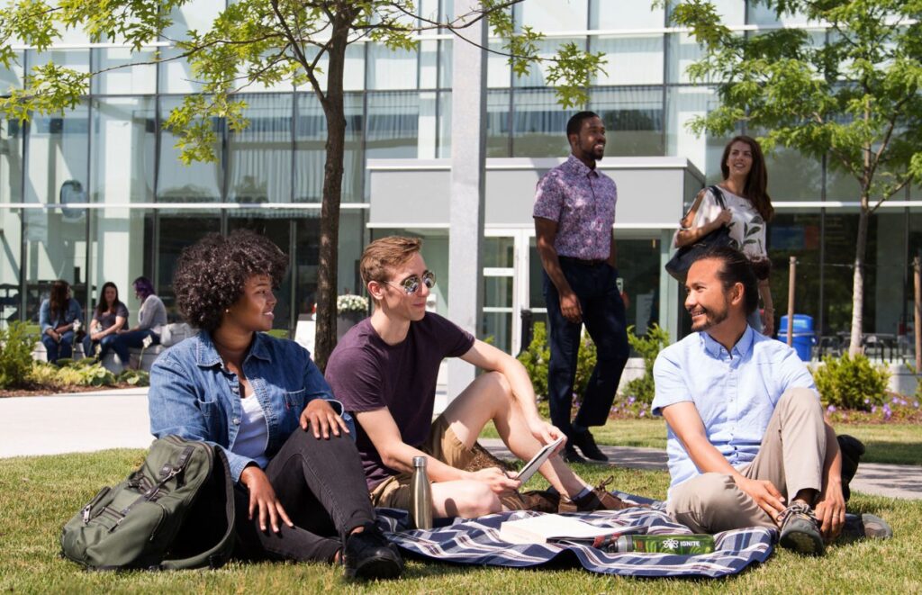 students_sitting_on_lawn