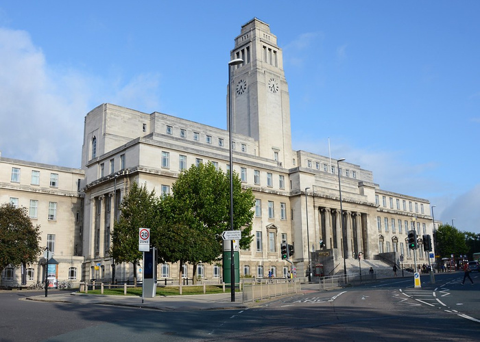 University of Leeds 정문