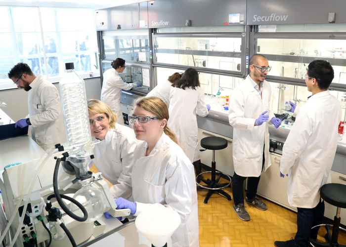 카디프 대학교 University of Cardiff lab