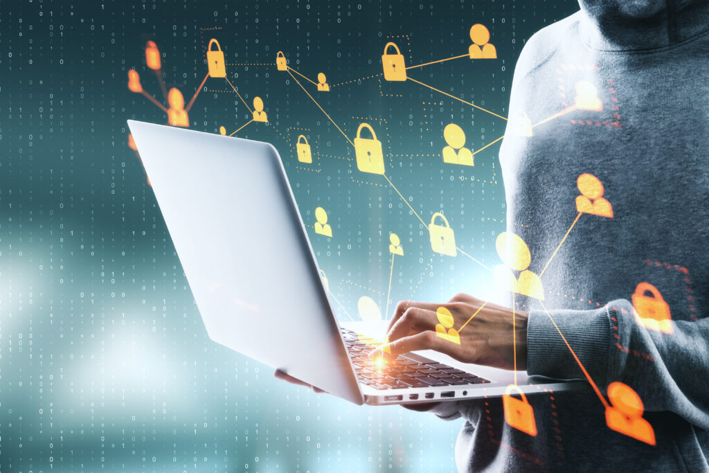 보안 관련 이미지 (노트북과 그래픽 자물쇠)