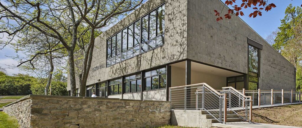 더 스톰 스쿨(The Storm King School) 메인 빌딩