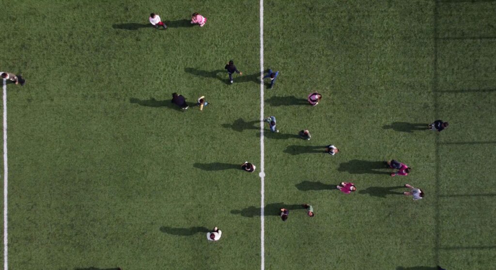 축구하는 아이들 항공샷